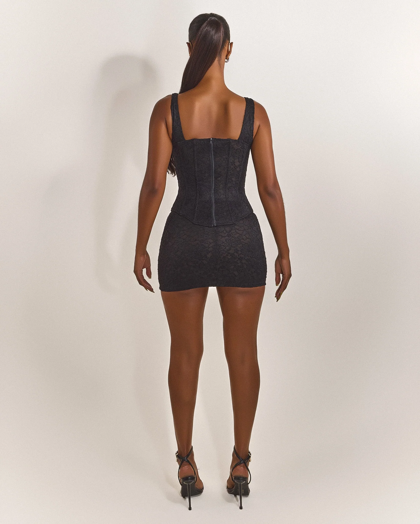 The Cinched Lace Corset in Black - Image 3