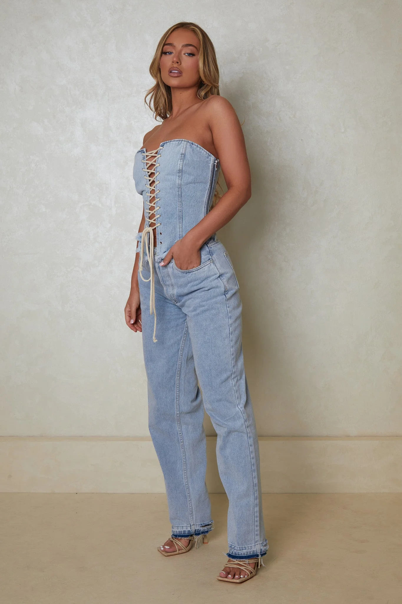 The Denim Distressed Jeans in Light wash - Image 3